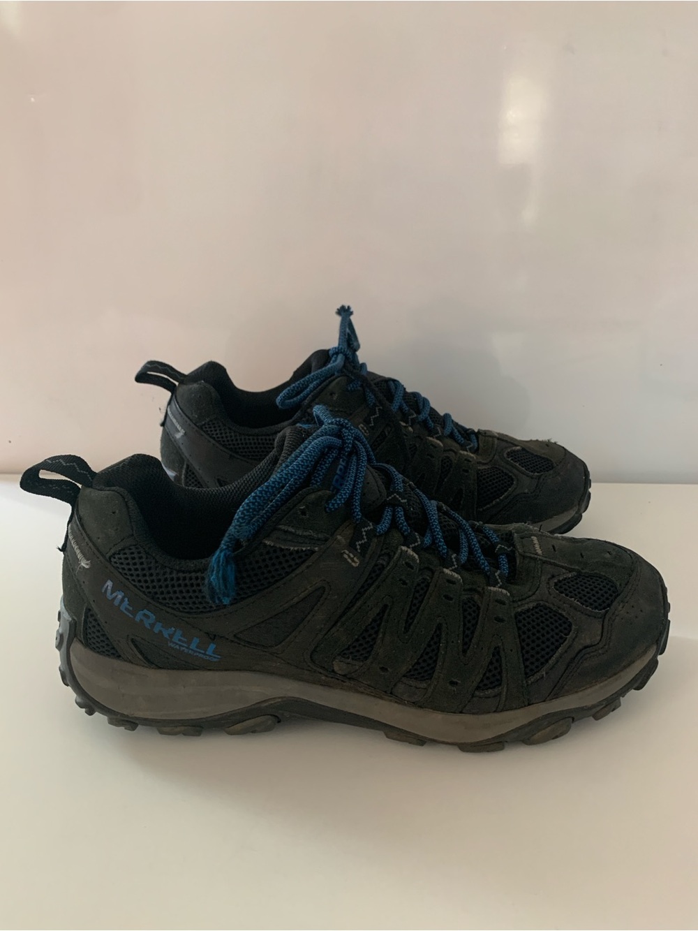 Merrell Men's Black Waterproof Hiking Shoes with Blue Accents, sz 9